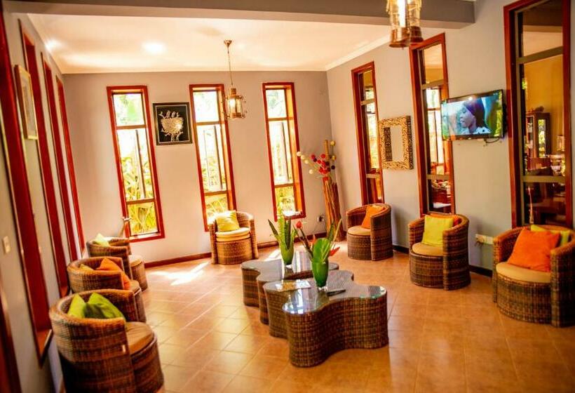 호텔 Lush Garden Business