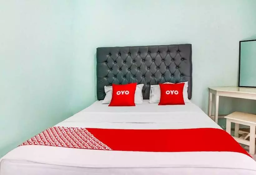 Hotelli Oyo 91163 Roemah Gh
