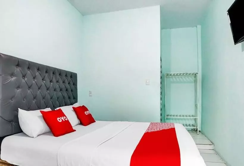 Hotelli Oyo 91163 Roemah Gh