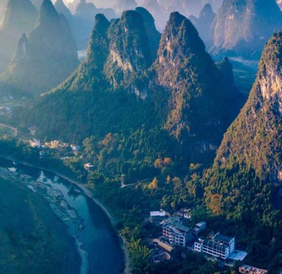 ホテル Yangshuo Xingping Shanshuiyao Resort   Free Train Station Pick Up  Stay 3 Days Promotion