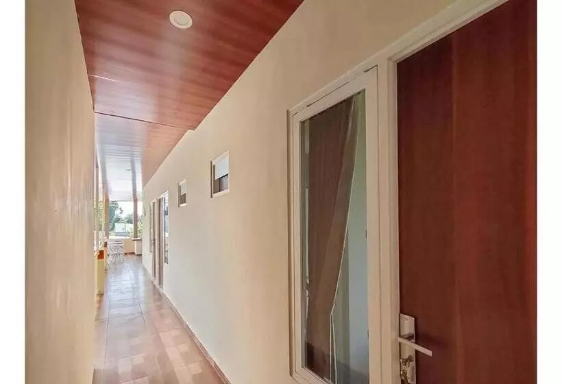 Hotelli Reddoorz Near Bns Batu