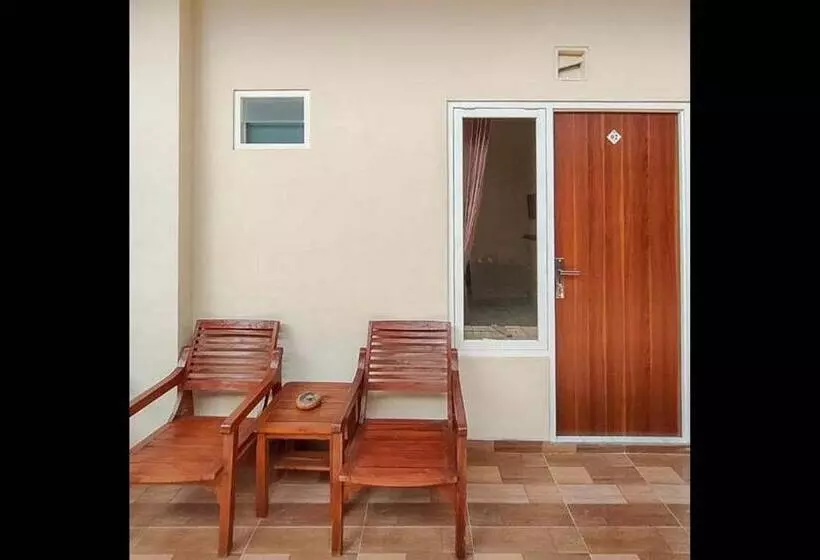 Hotelli Reddoorz Near Bns Batu