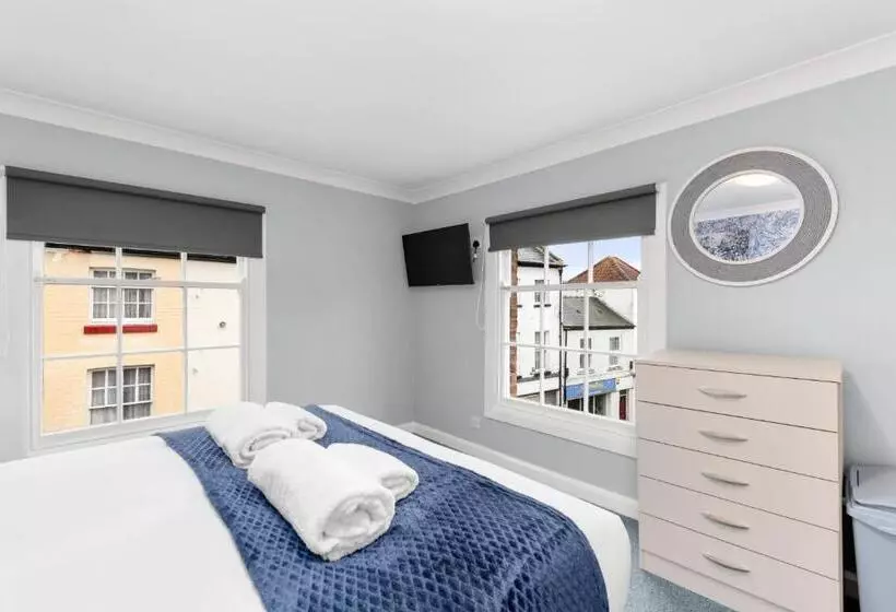 Hotelli Town House Rooms