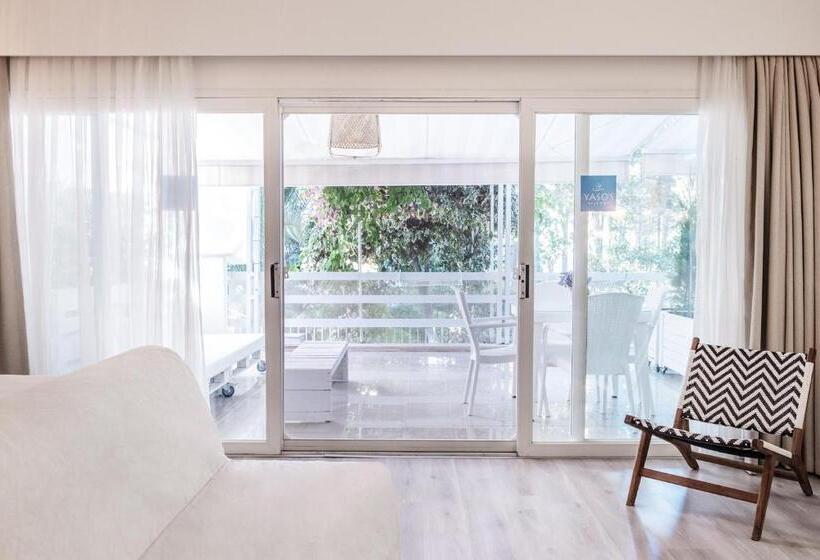 ホテル Yasos Suites