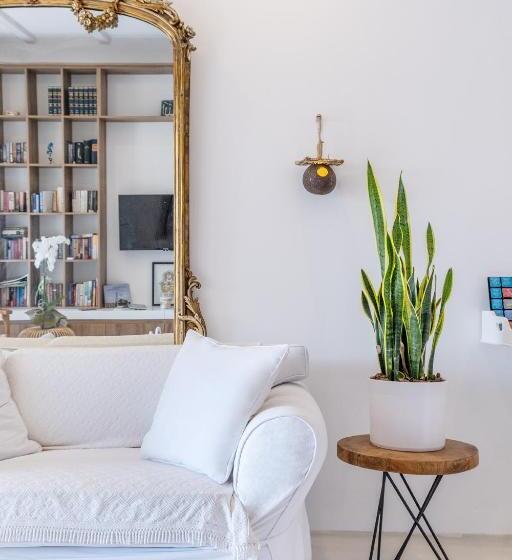 ホテル Yasos Suites