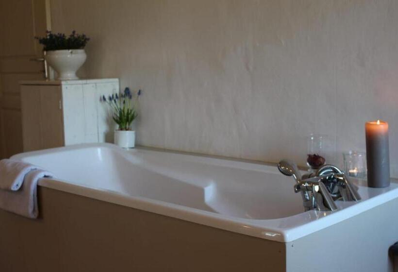 Les Romarins B&b, 10 Min D Uzès, Piscine Et Grand Jardin, Table D Hôte