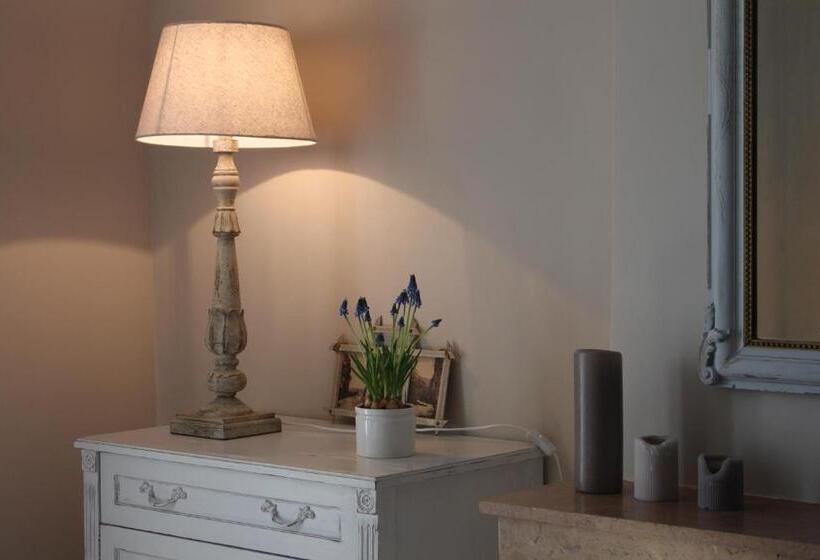 Les Romarins B&b, 10 Min D Uzès, Piscine Et Grand Jardin, Table D Hôte