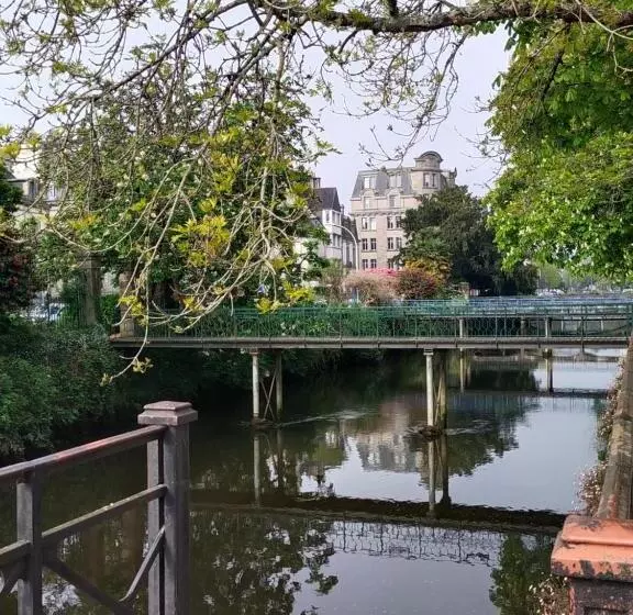 Aamiaismajoitus (B&B) Chambrecosy Salle De Bain Privée