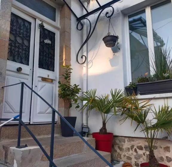 Aamiaismajoitus (B&B) Chambrecosy Salle De Bain Privée