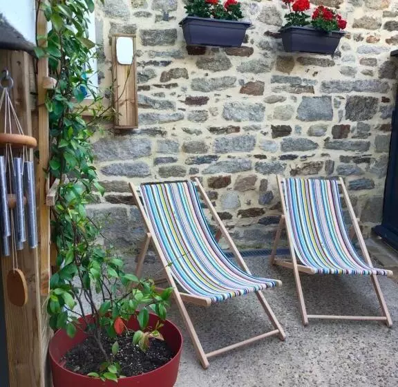 Aamiaismajoitus (B&B) Chambrecosy Salle De Bain Privée