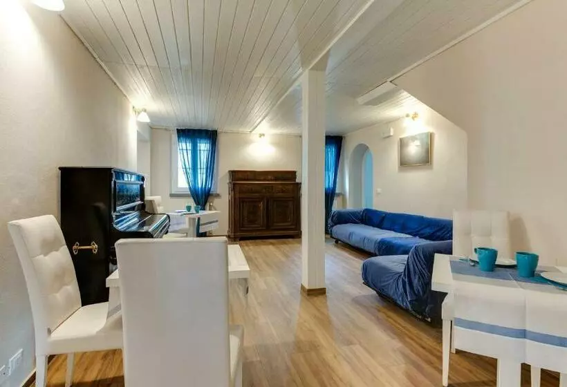 Hotelli Il Giullare By Agriturismo Borgo Castellaccia