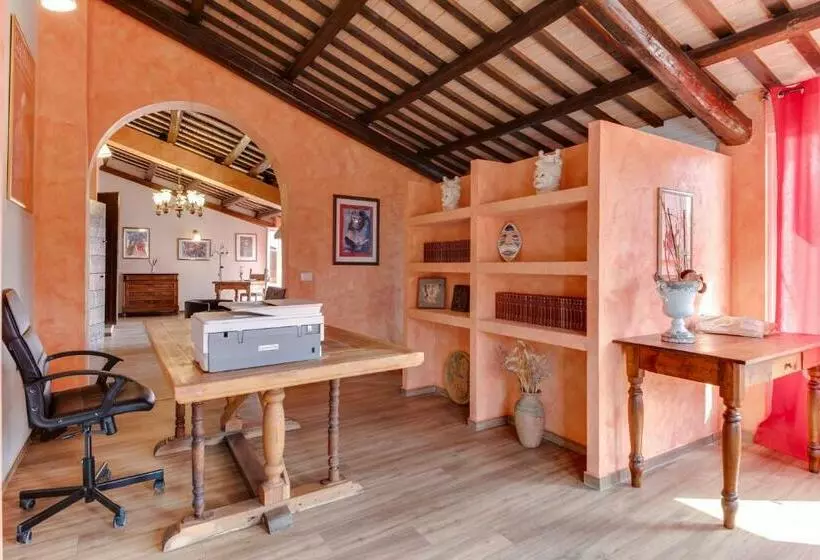 Hotelli Il Giullare By Agriturismo Borgo Castellaccia