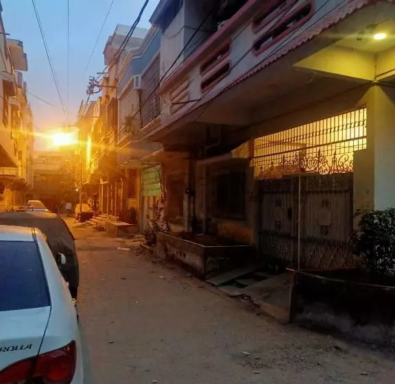 پانسیون New Millennium Guest House Karachi
