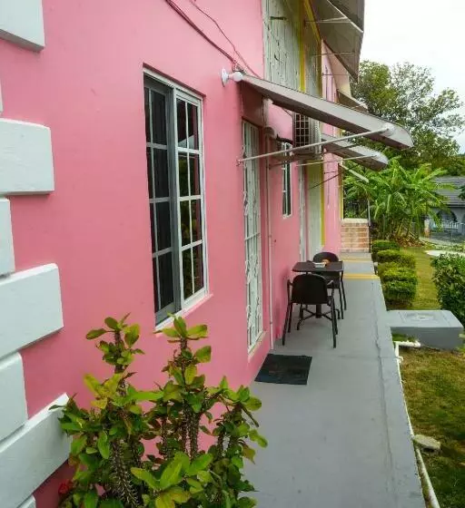 پانسیون Three Palm Villa