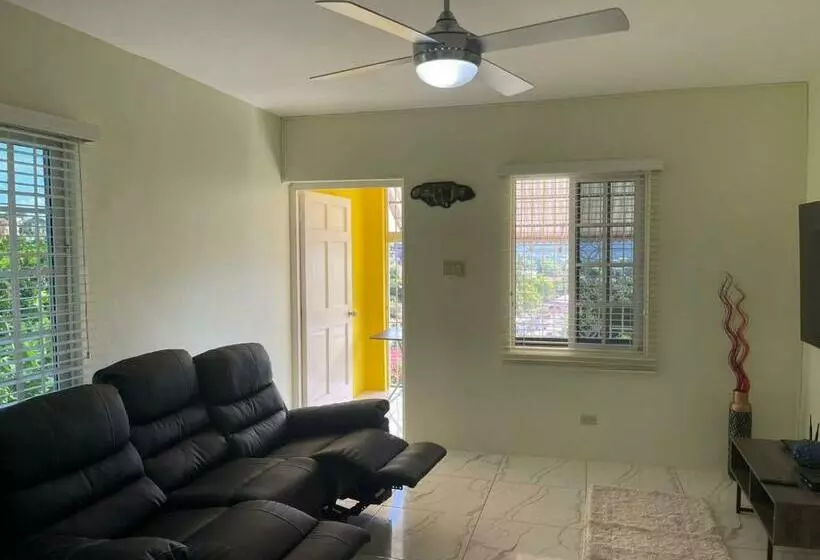 پانسیون Three Palm Villa