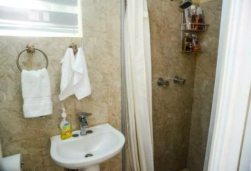 پانسیون Three Palm Villa