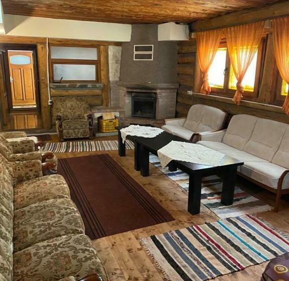 ペンション Acasă La Horea