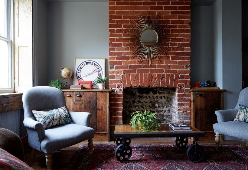 Artist Residence Brighton