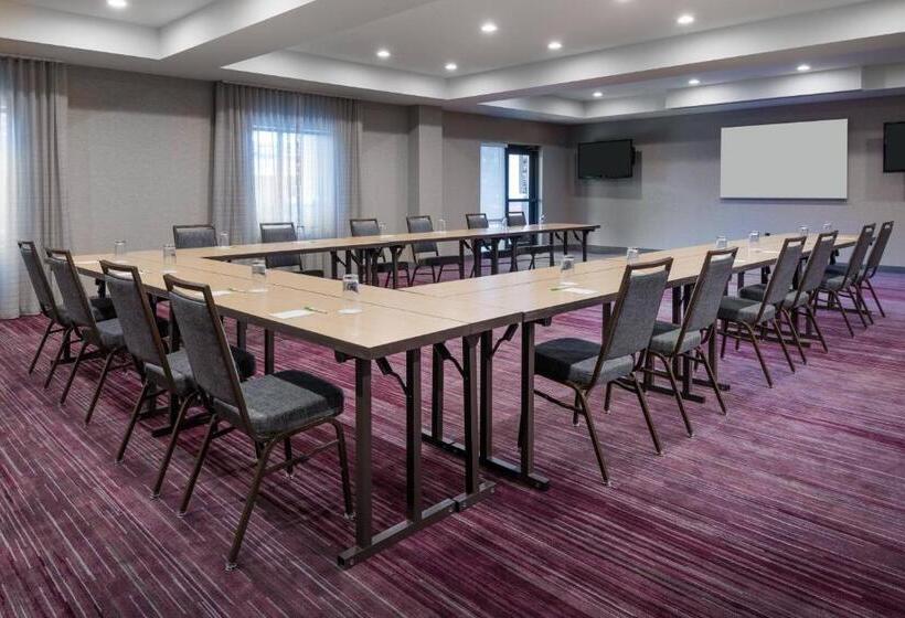 ホテル Courtyard By Marriott Buffalo Airport