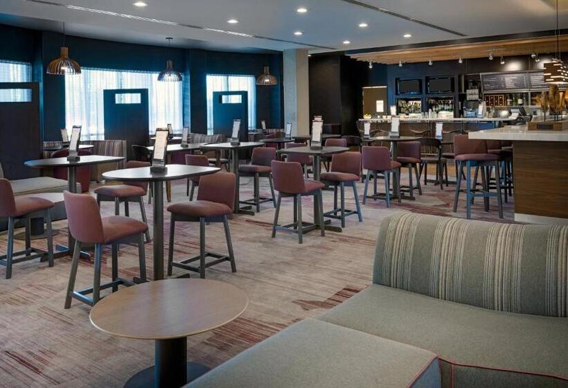 ホテル Courtyard By Marriott Buffalo Airport