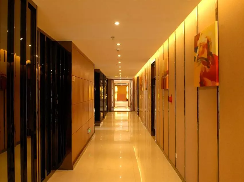 Отель Days Inn Frontier Qingdao Airport