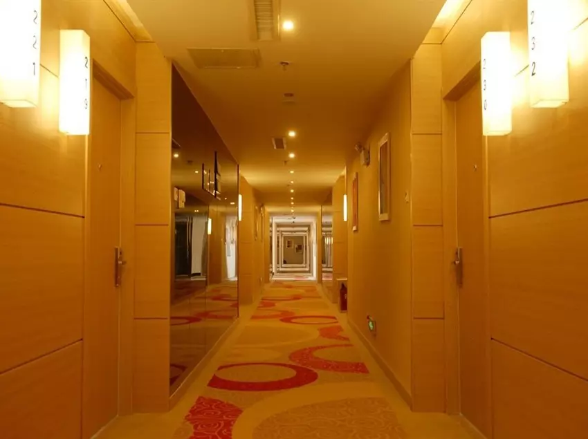 Отель Days Inn Frontier Qingdao Airport