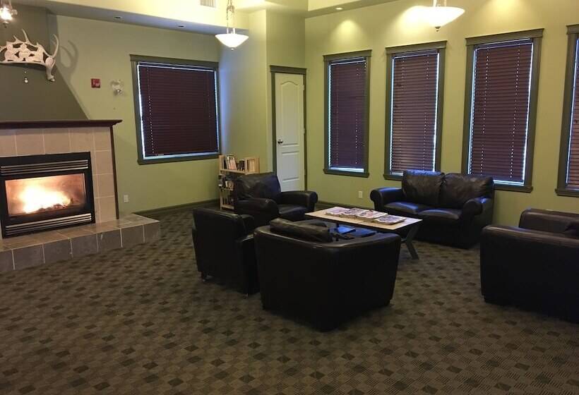 فندق Nova Inn Inuvik