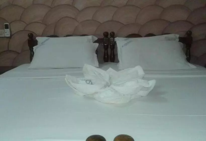 Hotel Oceanic Beach Residency