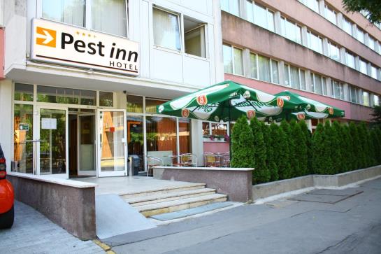 בית מלון כפרי Pest Inn