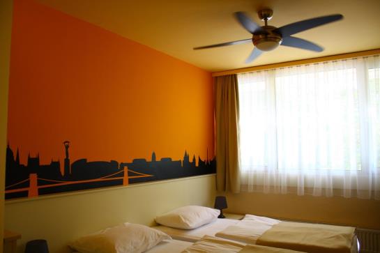 בית מלון כפרי Pest Inn