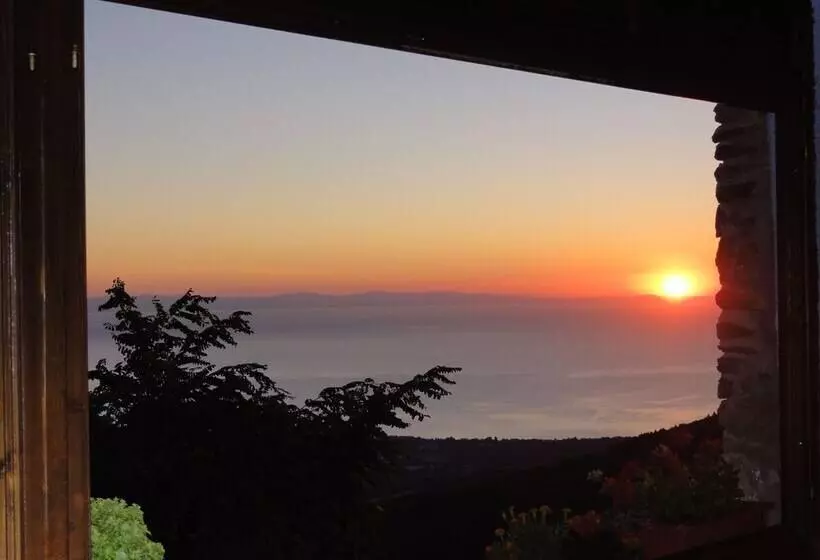 בית מלון כפרי Sintrivanis Mountain