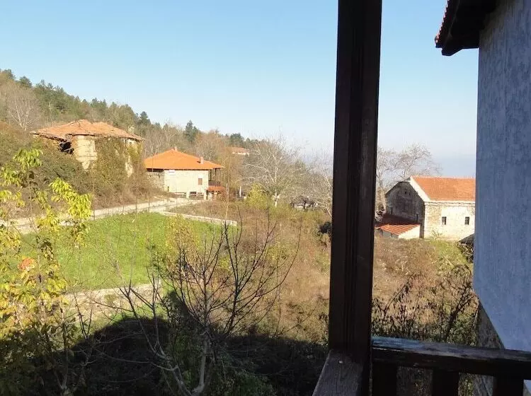 בית מלון כפרי Sintrivanis Mountain