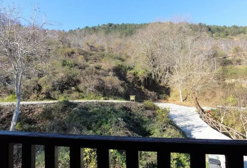 בית מלון כפרי Sintrivanis Mountain