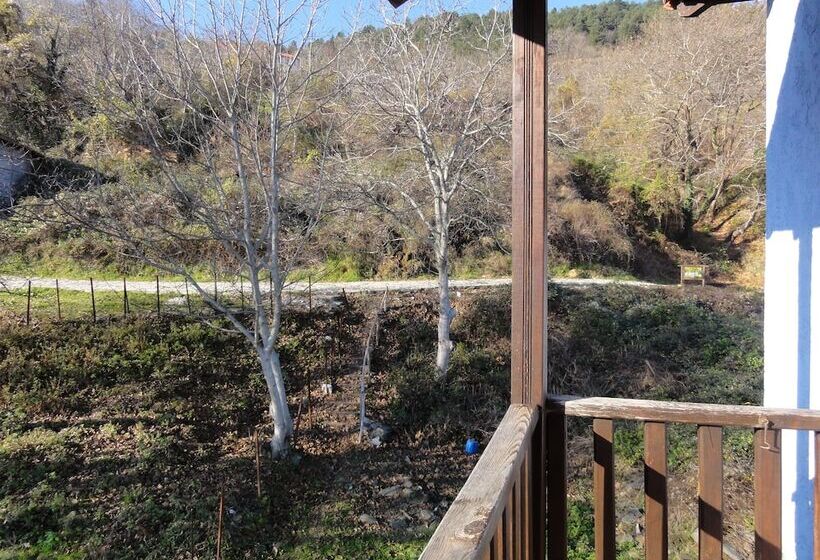 בית מלון כפרי Sintrivanis Mountain