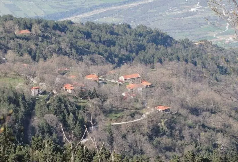 בית מלון כפרי Sintrivanis Mountain