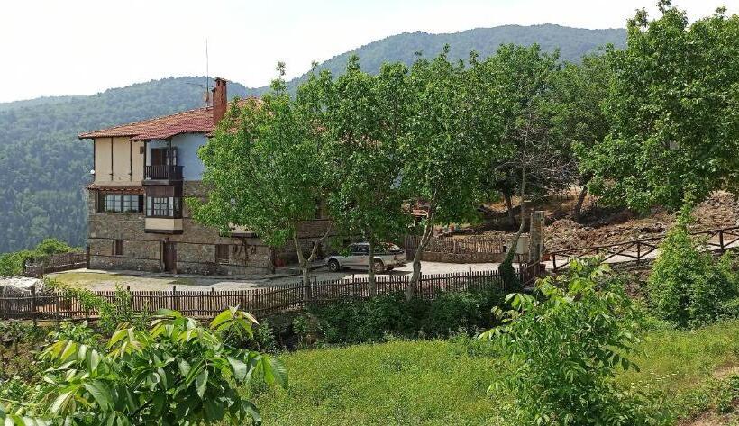 בית מלון כפרי Sintrivanis Mountain