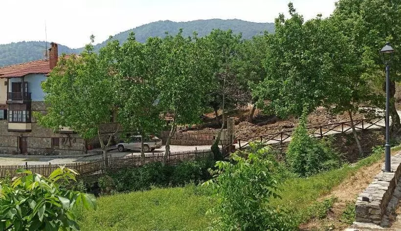 בית מלון כפרי Sintrivanis Mountain