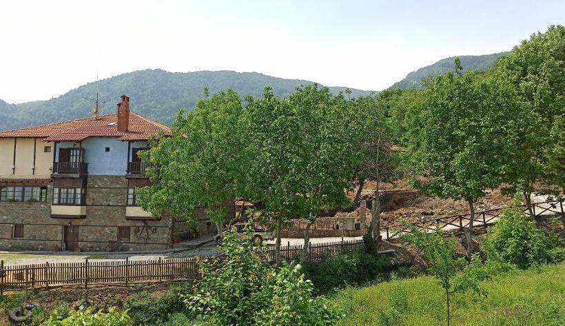 בית מלון כפרי Sintrivanis Mountain