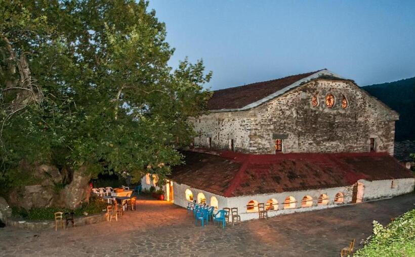 בית מלון כפרי Sintrivanis Mountain