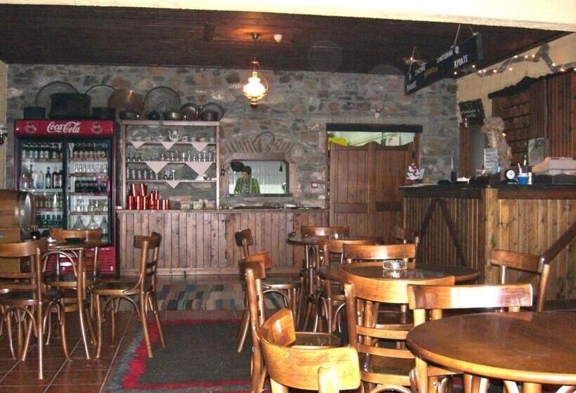 בית מלון כפרי Sintrivanis Mountain