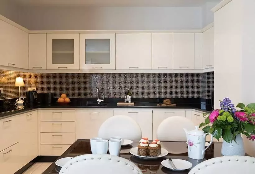 Jameson Court Self Catering Apartments