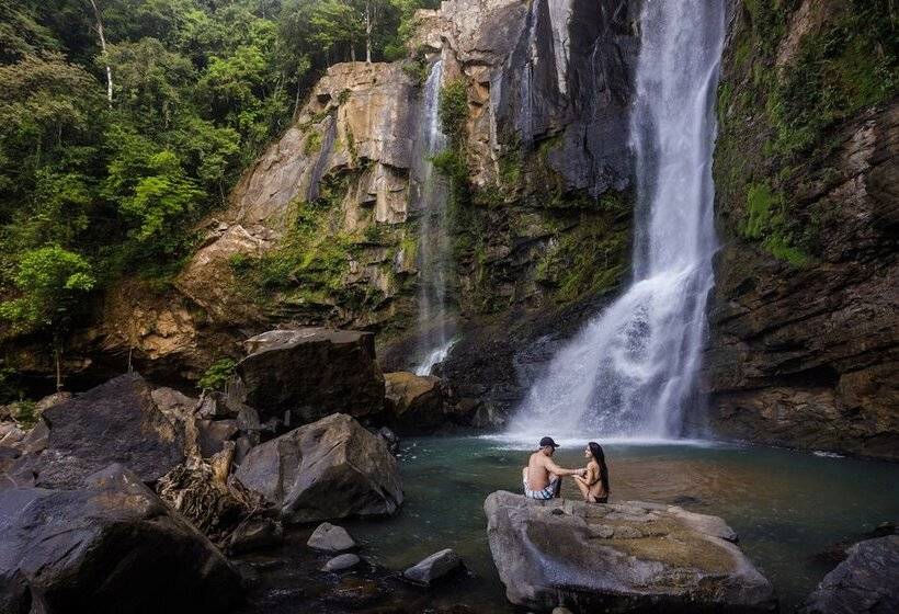 리조트 Kura Boutique Hotel Member Of The Cayuga Collection