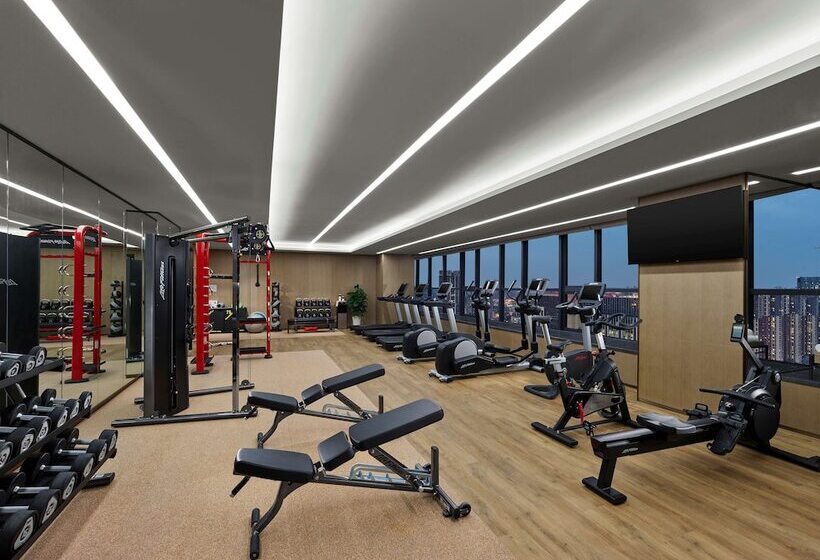 בית מלון כפרי Doubletree By Hilton Chengdu Riverside Close To Panda Base And Chengdu East Railway