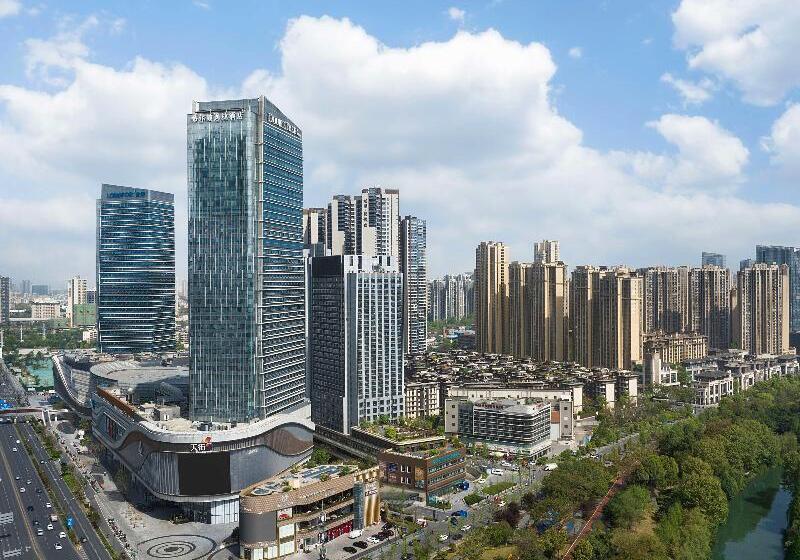בית מלון כפרי Doubletree By Hilton Chengdu Riverside Close To Panda Base And Chengdu East Railway