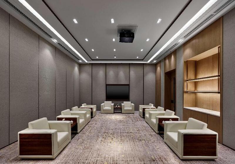 בית מלון כפרי Doubletree By Hilton Chengdu Riverside Close To Panda Base And Chengdu East Railway