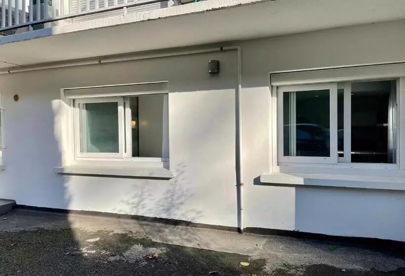 Camp De Base Sur Le Lac Du Bourget