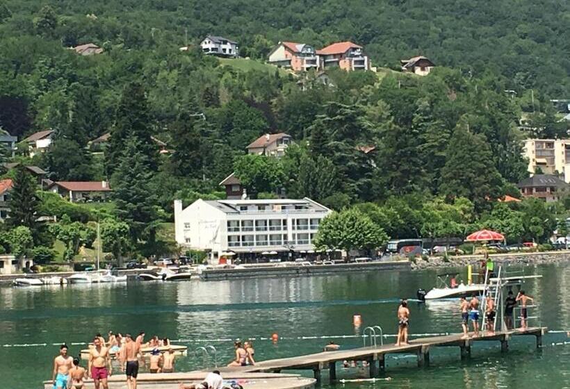 Camp De Base Sur Le Lac Du Bourget
