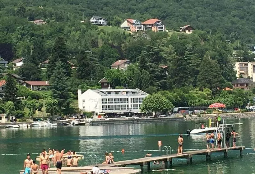 Camp De Base Sur Le Lac Du Bourget
