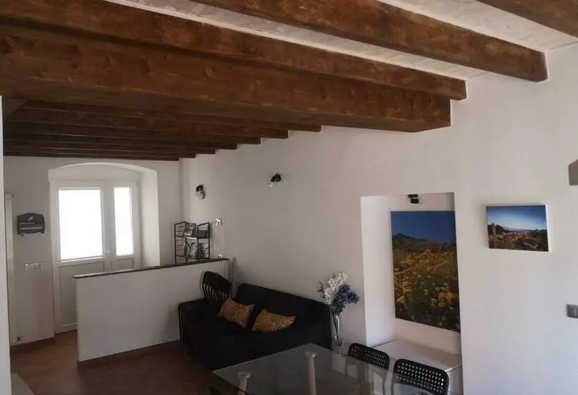 Majatalo Elicriso Apartment Affittacamere