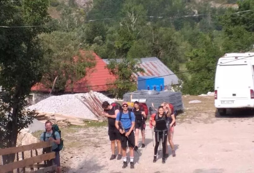 Aamiaismajoitus (B&B) Bujtina Arlindi